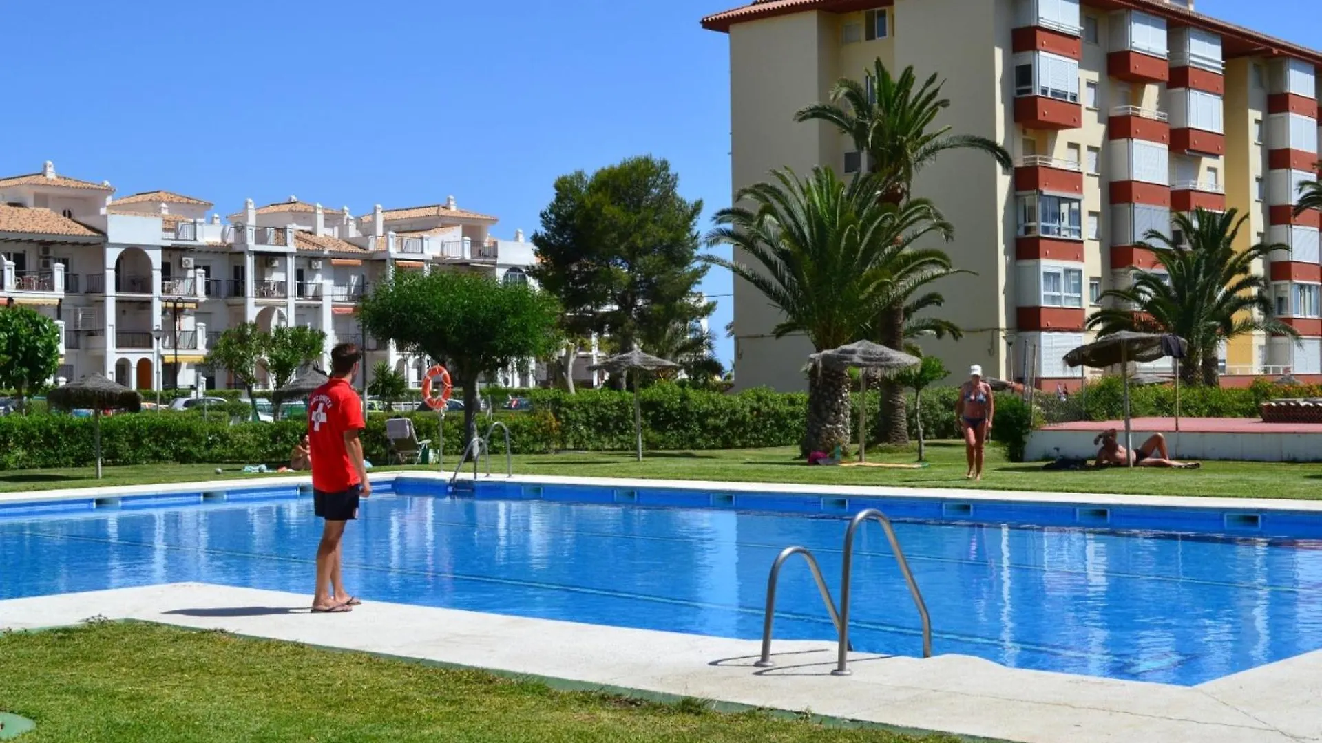 Spacious 1 Bedroom Apartment, Beach Front, Torrox Costa 0*,  Spagna