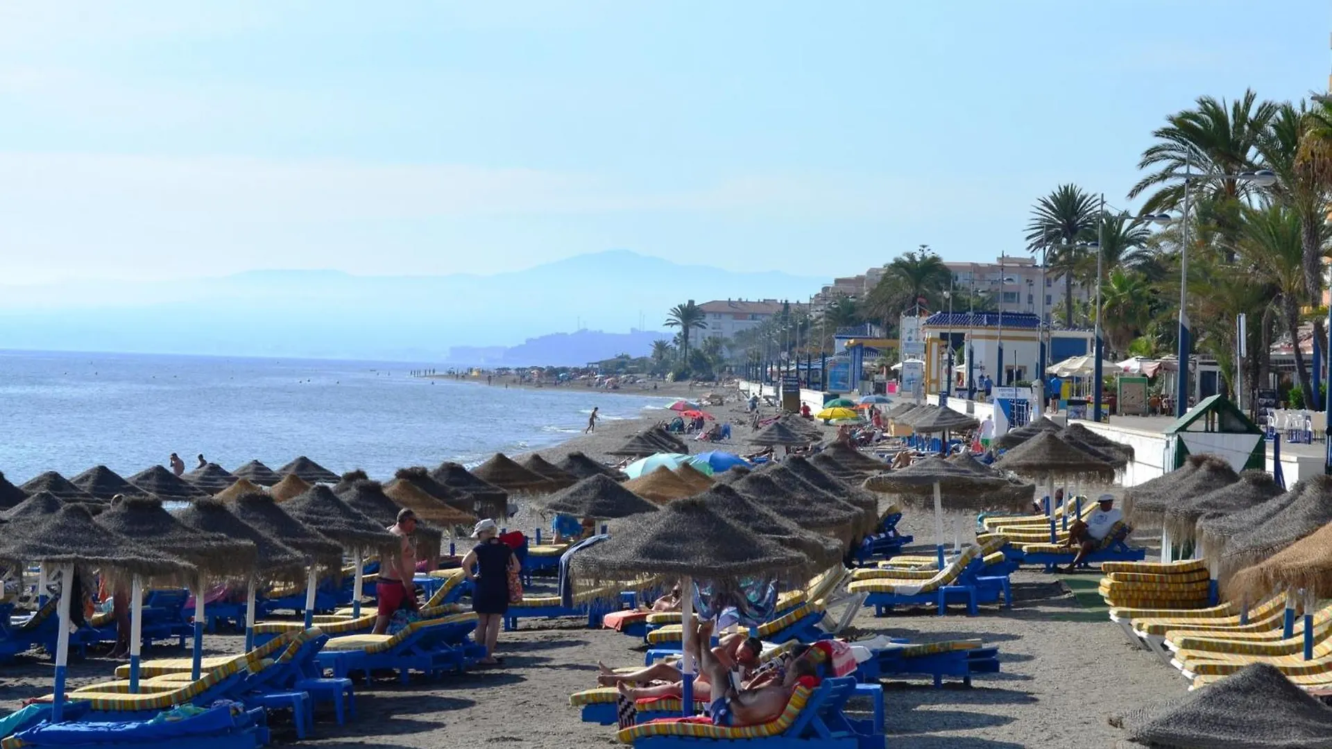 Spacious 1 Bedroom Apartment, Beach Front, Torrox Costa 0*,  Spagna