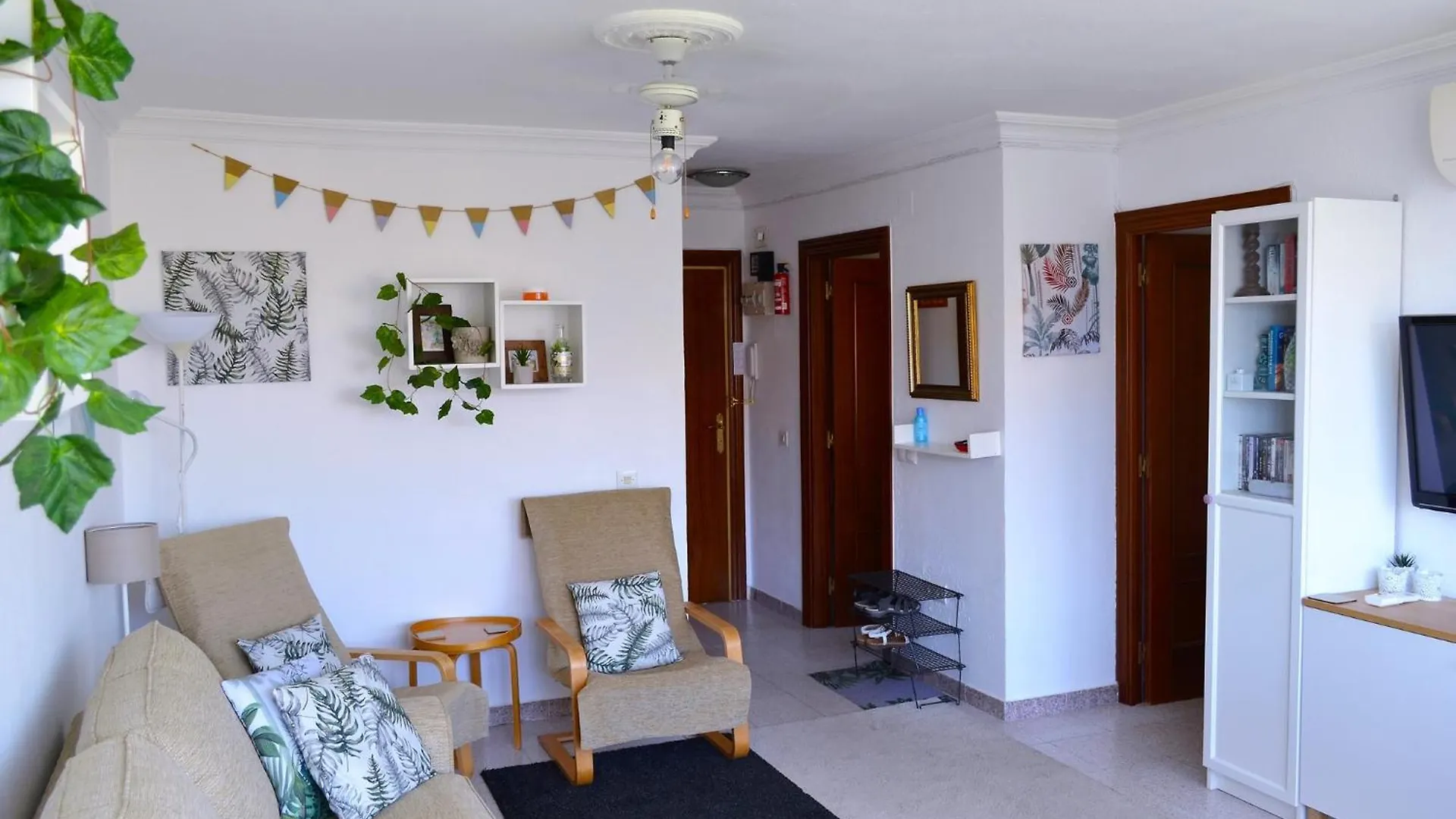 Spacious 1 Bedroom Apartment, Beach Front, Torrox Costa Appartamento