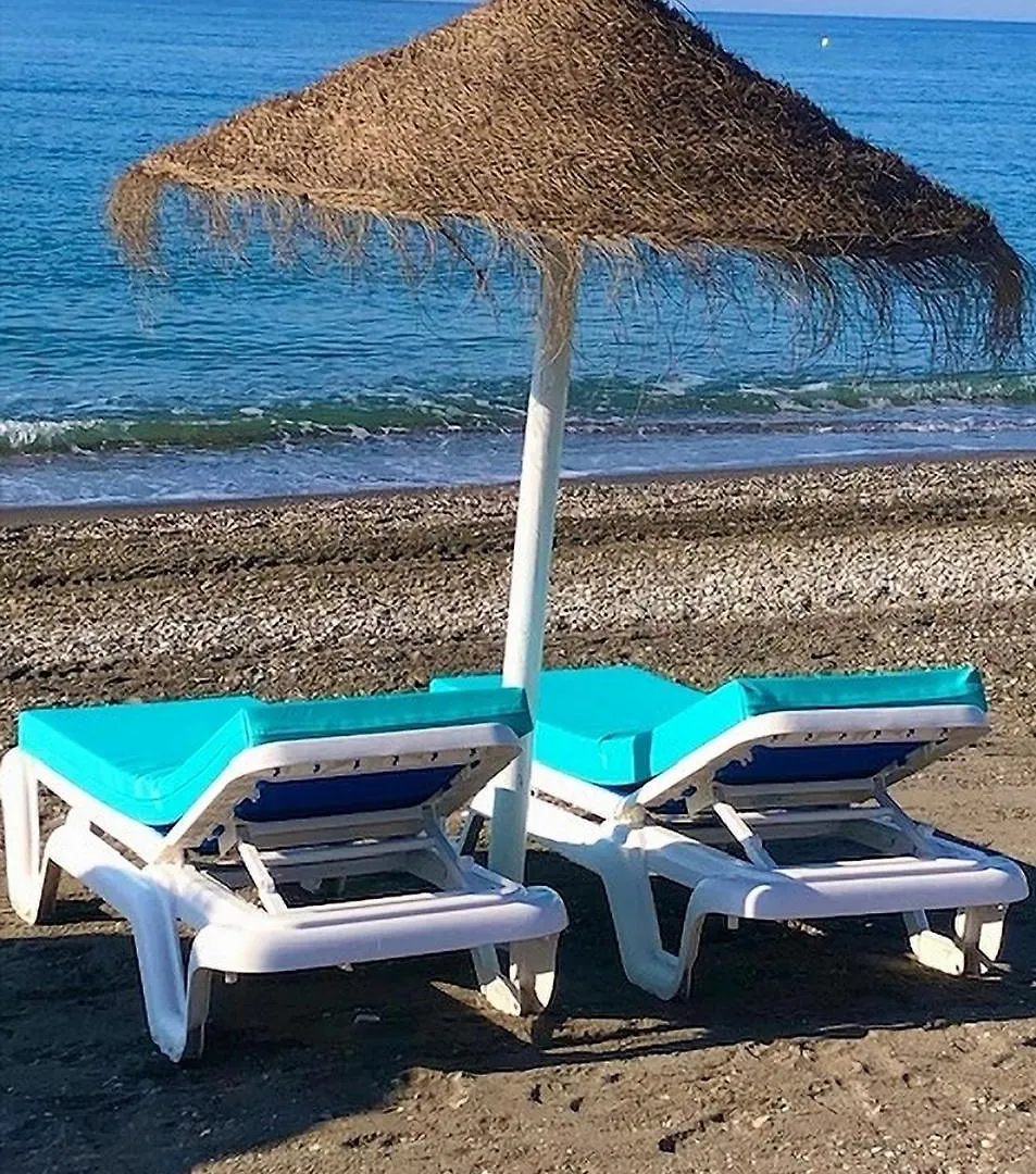 Spacious 1 Bedroom Apartment, Beach Front, Torrox Costa Appartamento