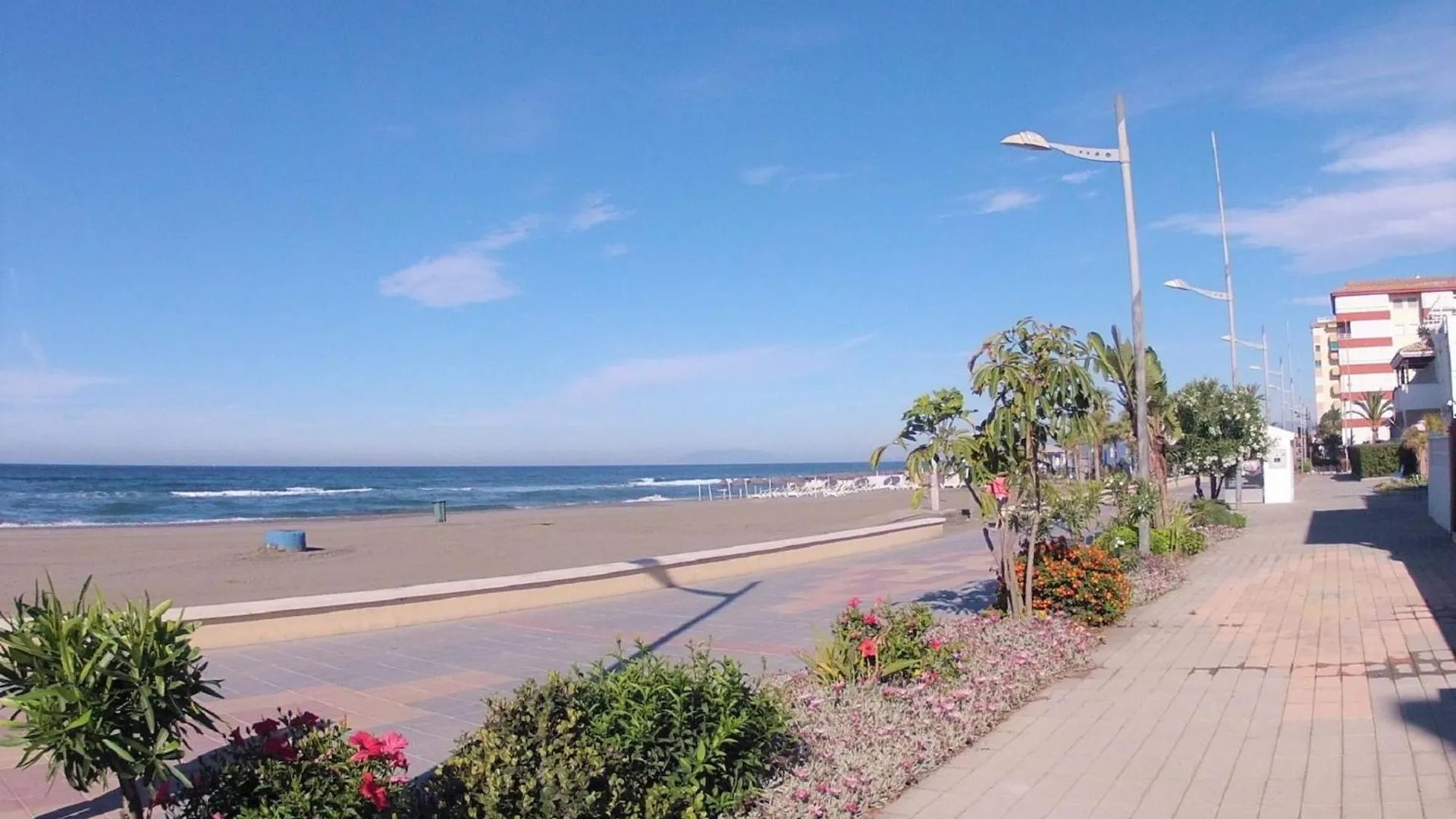 Spacious 1 Bedroom Apartment, Beach Front, Torrox Costa Spanyolország