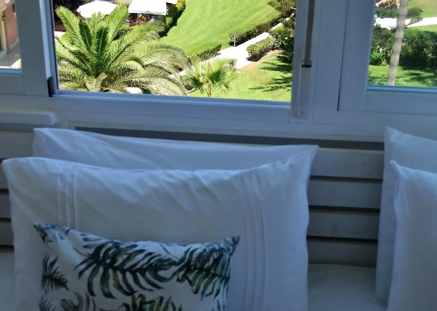 Spacious 1 Bedroom Apartment, Beach Front, Torrox Costa Spanyolország
